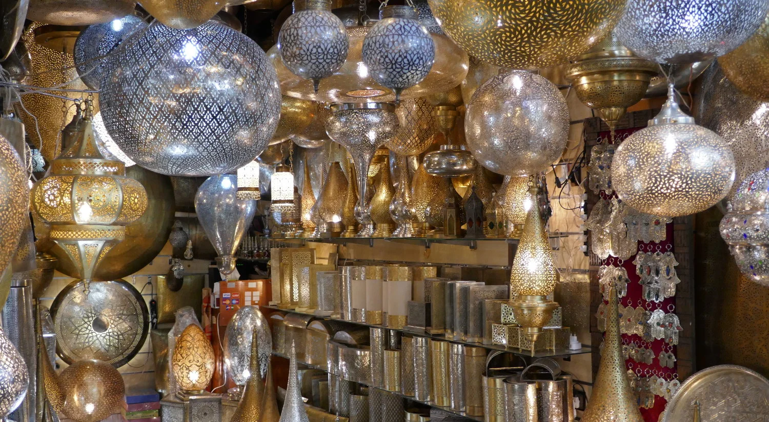 Marrakech Marrakesh Morocco Tourist Tips and travel information city guide how to what to know before you visit where to stay hotels riads souks shops what is how to