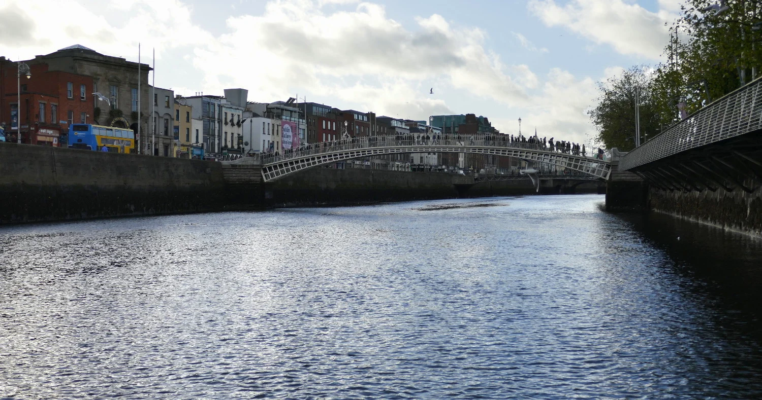 Ha'penny Bridge, River Liffey, Dublin, Ireland