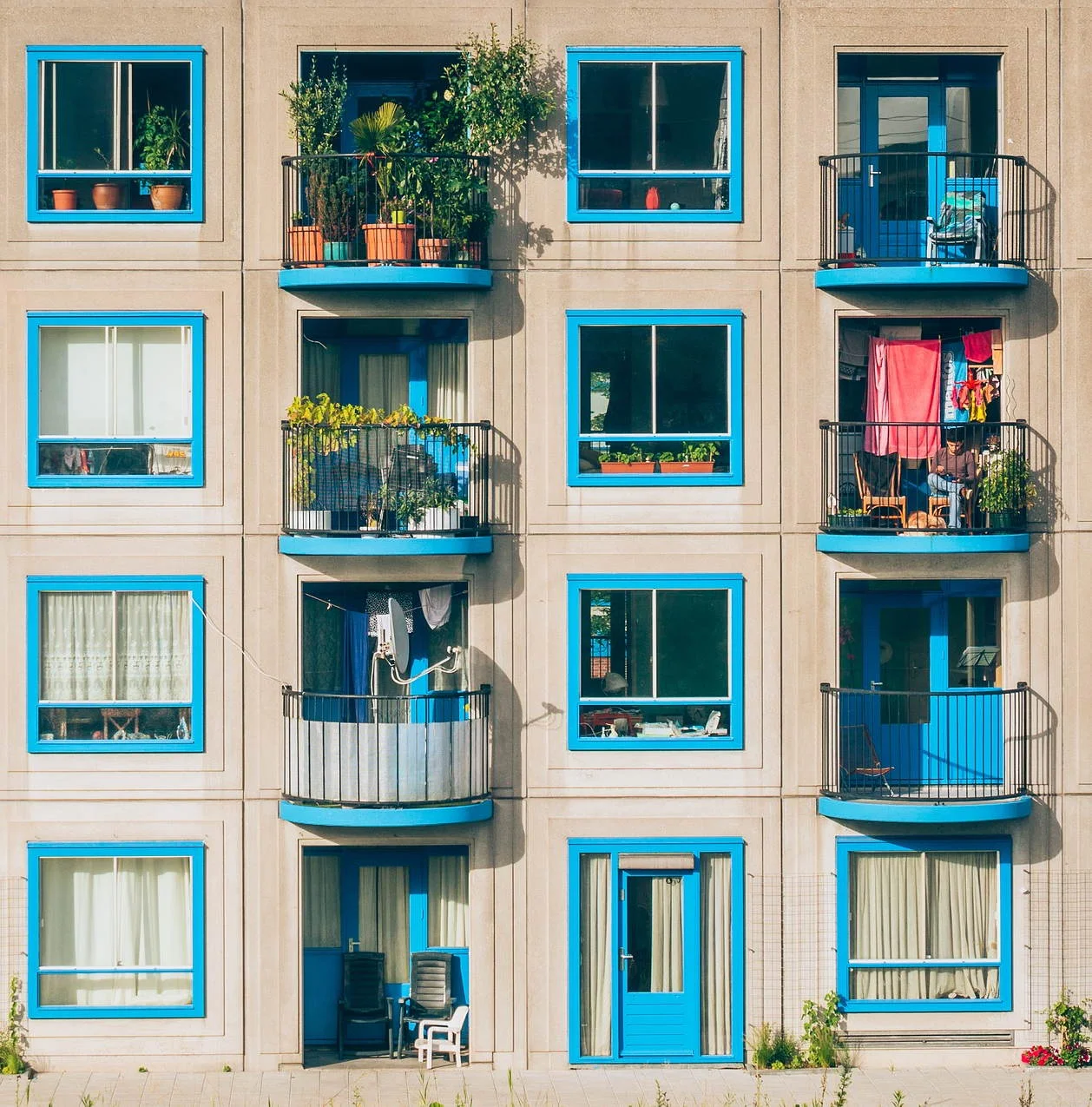 Is FI/RE possible, really? Financial Independence Retire Early. Downsize middle class income savings dramatic basic needs dept reduce spending increase income salary lifestyle house food shopping resources how to tips tricks hacks apartment home house rent versus own why rent why own american dream mortgage rent payments expenses property tax