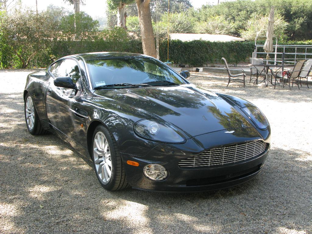 Aston Martin1.jpg