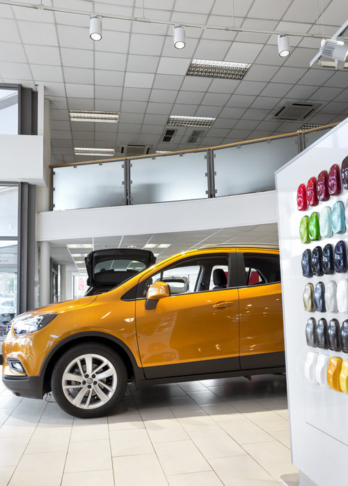 car_showroom_photography03.jpg