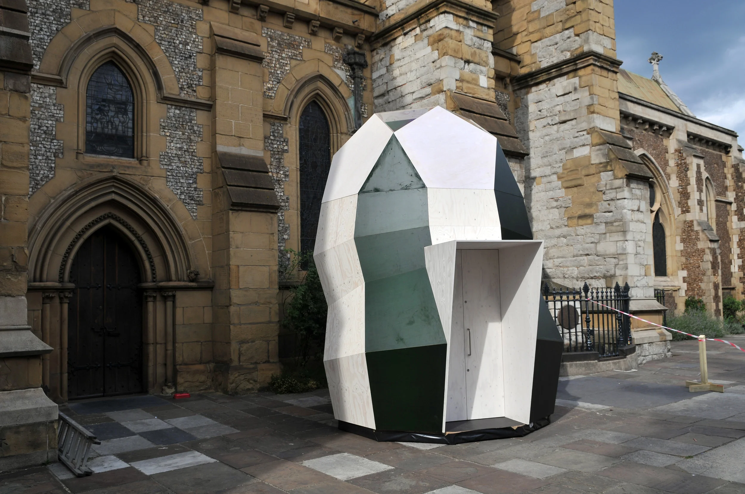  The project introduced 20 primary school groups to 20 London cultural institutions on the river Thames through a series of workshops with art and architecture professionals. During these workshops the children created multimedia pieces of work with 