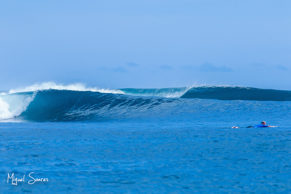 The first swell lines making their way to Lances Left.