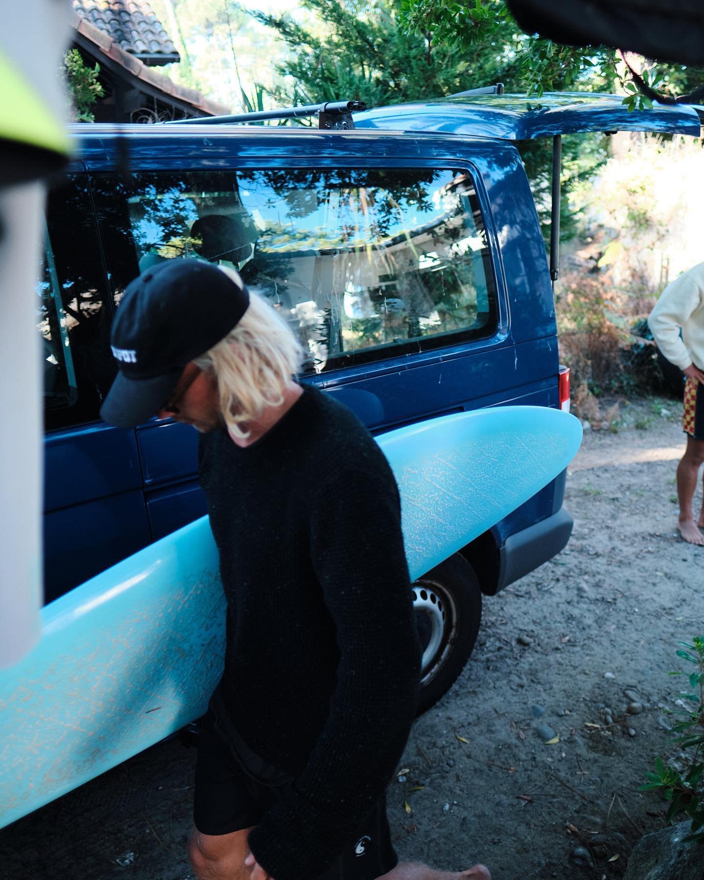 Our friendly surf guides to find the best surf spots all day everyday #surfhouse #hossegor 📸 @thomaskirby_