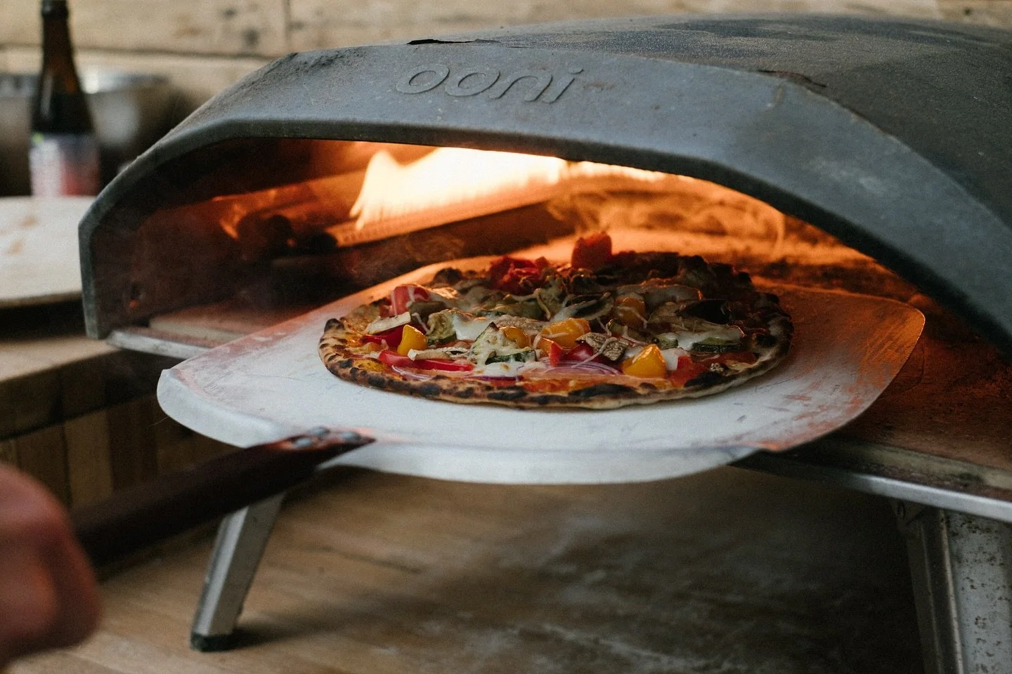 A steady flow of pizzas until everyone has surrendered #pizzanights #surfhouse #hossegor
📸 @marleneannak