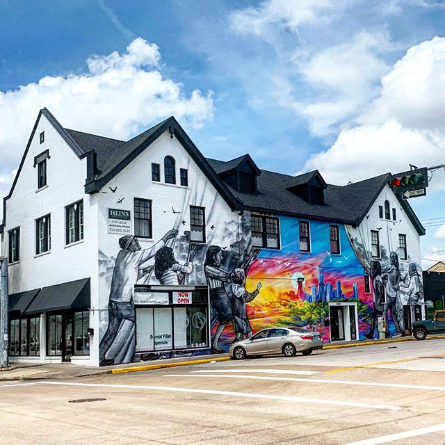 Street art 
#houstondowntown #texasphotographer #artemiaphotography #bluesky #graffiti #houstongraffiti #mural #muralart #Houstonstreetart #picoftheday #instagram #instaart