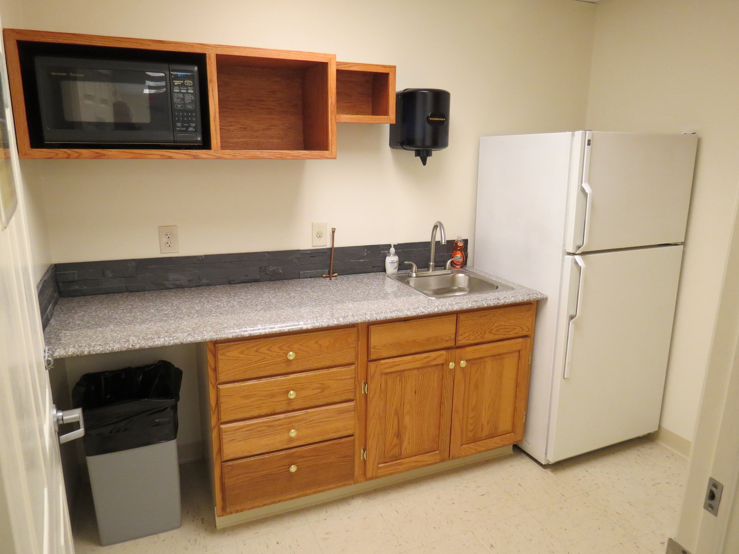 Chestnut-Kitchenette-03-21-2015-01.JPG