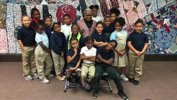 Literary Artist and Storyteller, Nothando Zulu, with elementary school students.