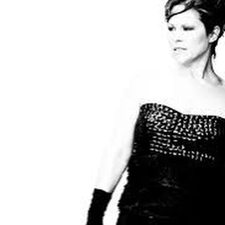 CAPE COD CABARET TONIGHT!

Saturday, August 24 at @oldredfarminn 7pm ($20 cash door) with @lindacalise.
.
. 
#cabaret #singer #entertainer #songwriter #phantomoftheopera #masquerade #coffee #goodmorning #seeyou soon #theatre #musicaltheatre #musical
