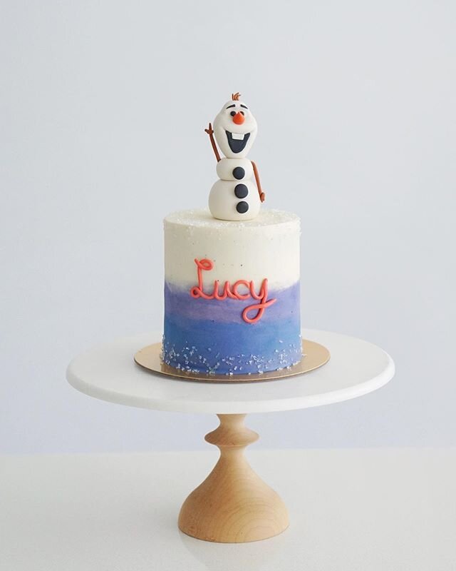 Olaf cake for a special little girl celebrating her birthday today! Thanks @scoutwhouse for the commission! 🍰: @tehachapigrainproject Chocolate Cake with Funfetti Vanilla Bean Buttercream. 💕