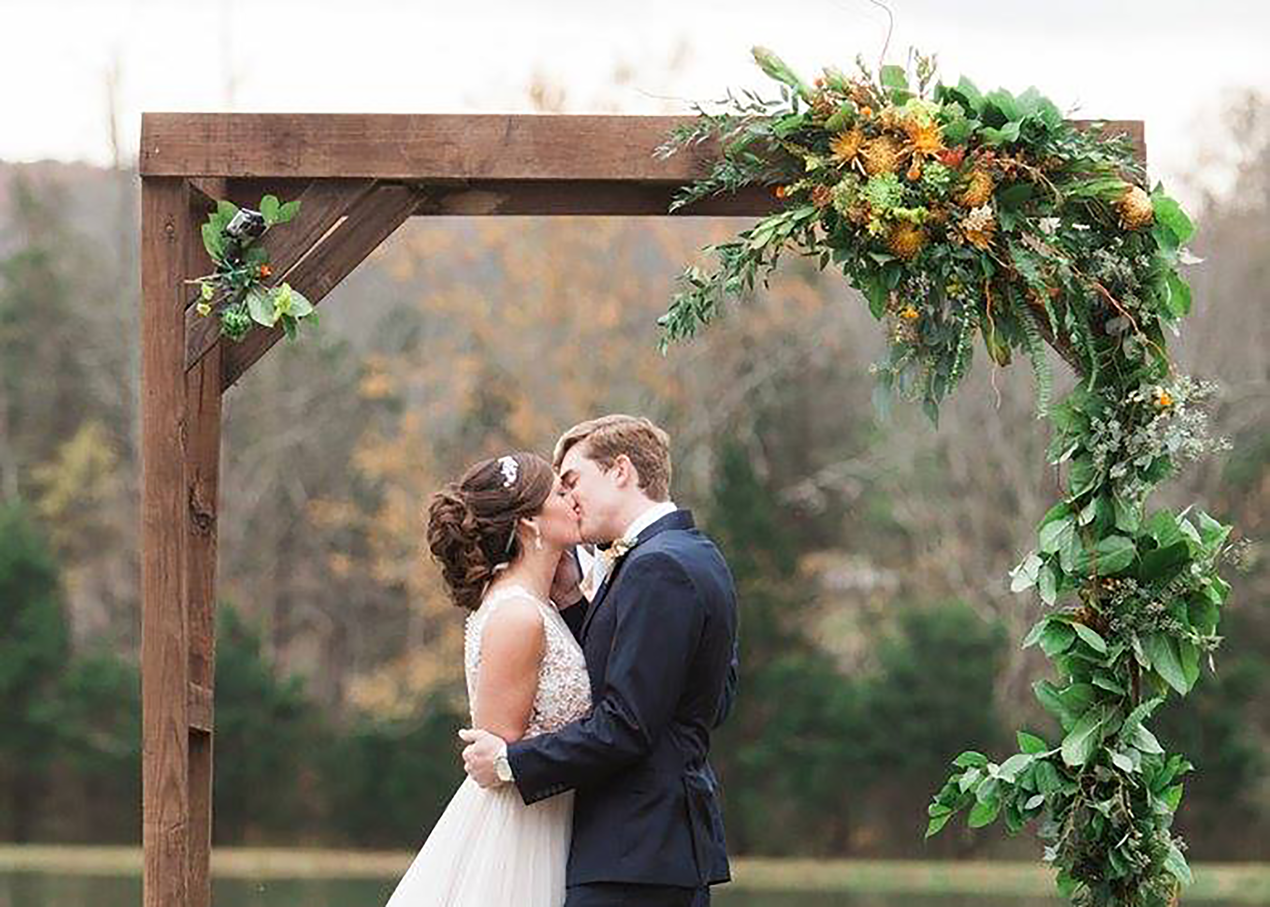 We decorated the arbor at Cloudland Station with a stunning, assymetrical installation.