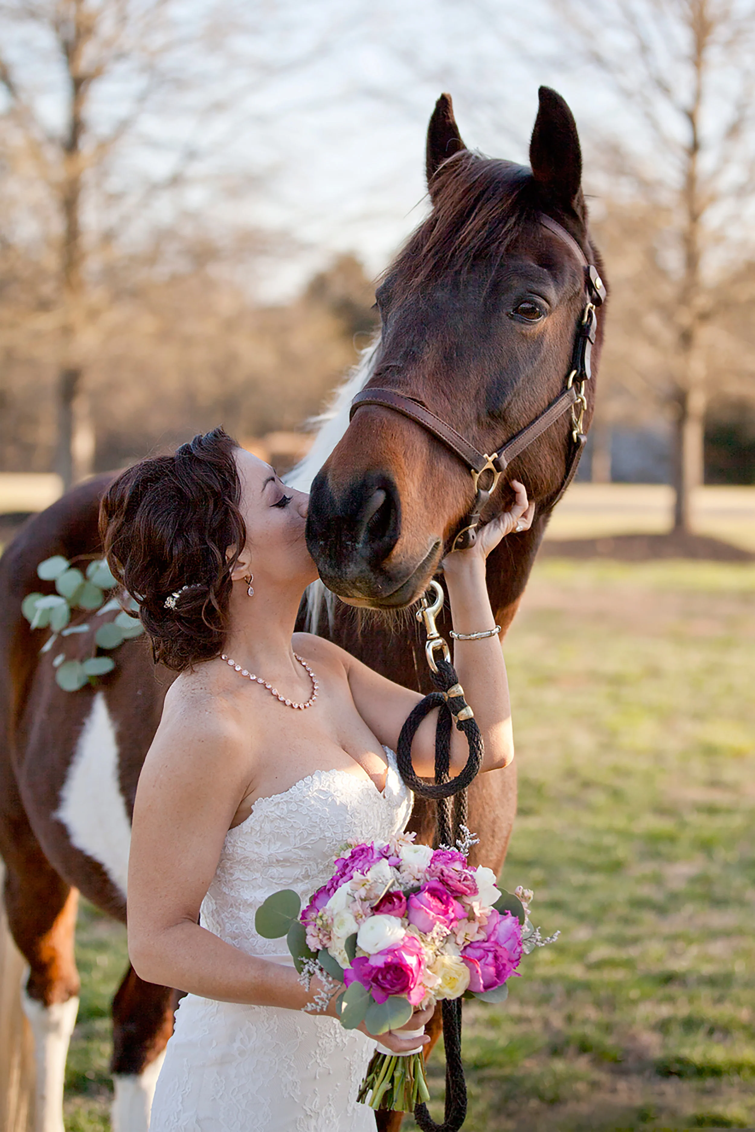 We are completely head over heels for Kristen's bridal shoot with her horse!