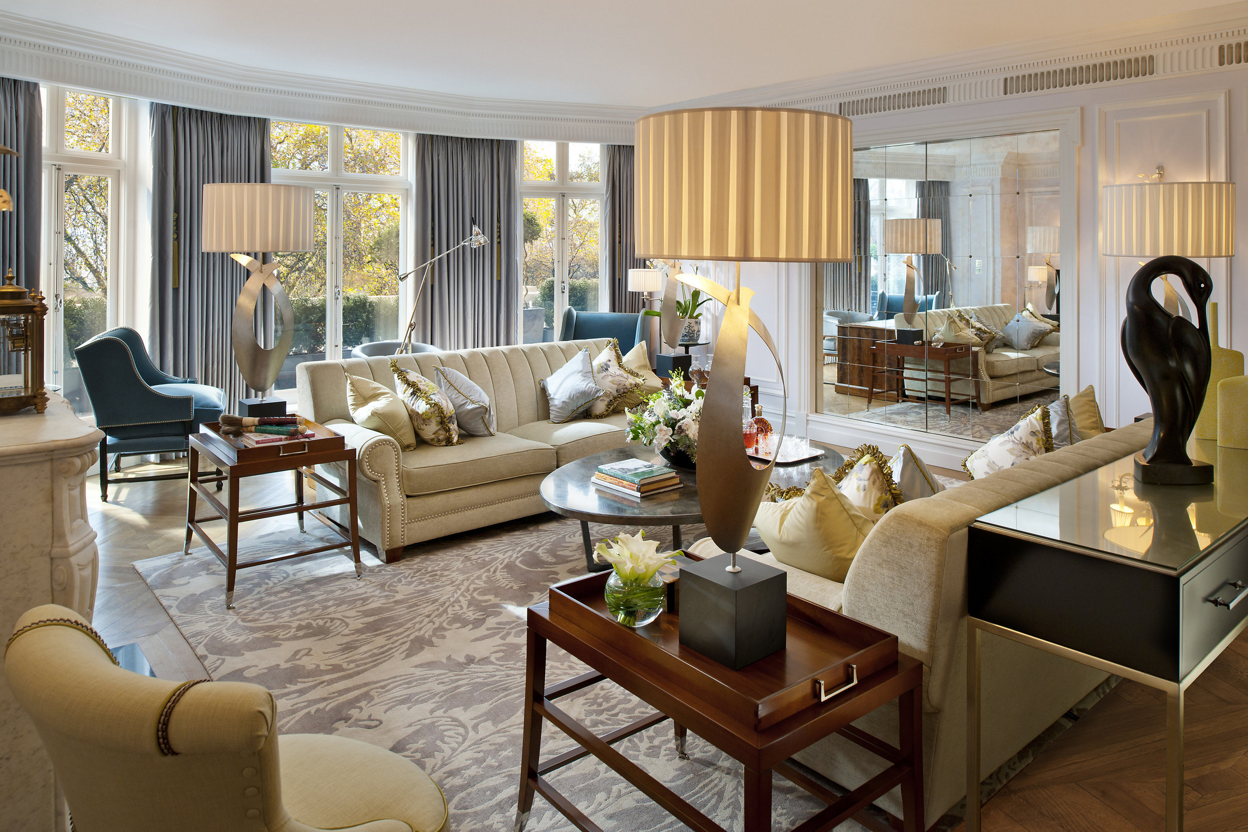 london-suites-royal-suite-living-1.jpg