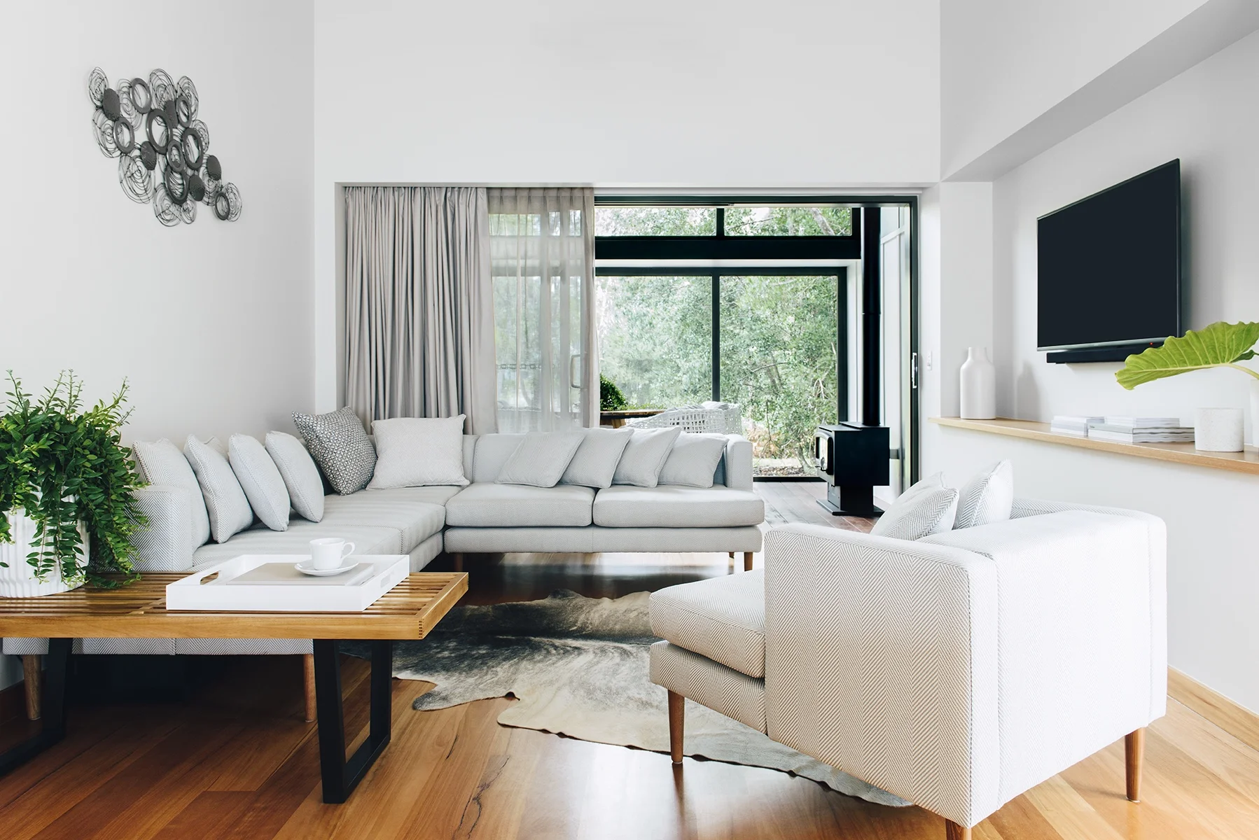 Elements_Byron_Room2.jpg