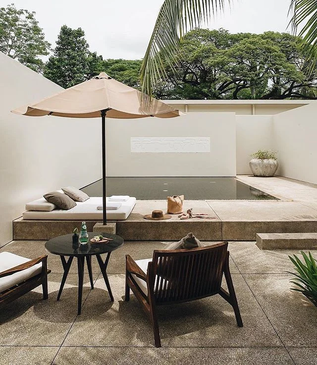 AND CHILL:: Here lies the @amansara_angkor, a refined luxury resort near the famous archaeological park, including Angkor Wat, Bayon and Banteay Srei. Previously a residence for guests of the king, Amansara (which means 'heavenly peace', hallelujah to that), is a beautiful example of 1960's New Khmer architecture, blending the Modern Movement with a distinct Cambodian style. This spot, a private plunge pool, is where you can relax after a day of exploring the temples, which are so close by. Image @aman ⠀
.⠀
.⠀
.⠀
.⠀
.⠀
#angkorwat #amansara #aman #amanresorts #luxury #luxuryresort #cambodia #visitcambodia #cambodian #travel #travelblogger #hotel #hotelblogger #interior #interiordesign #architecture #cambodianarchitecture #designtravelcambodia