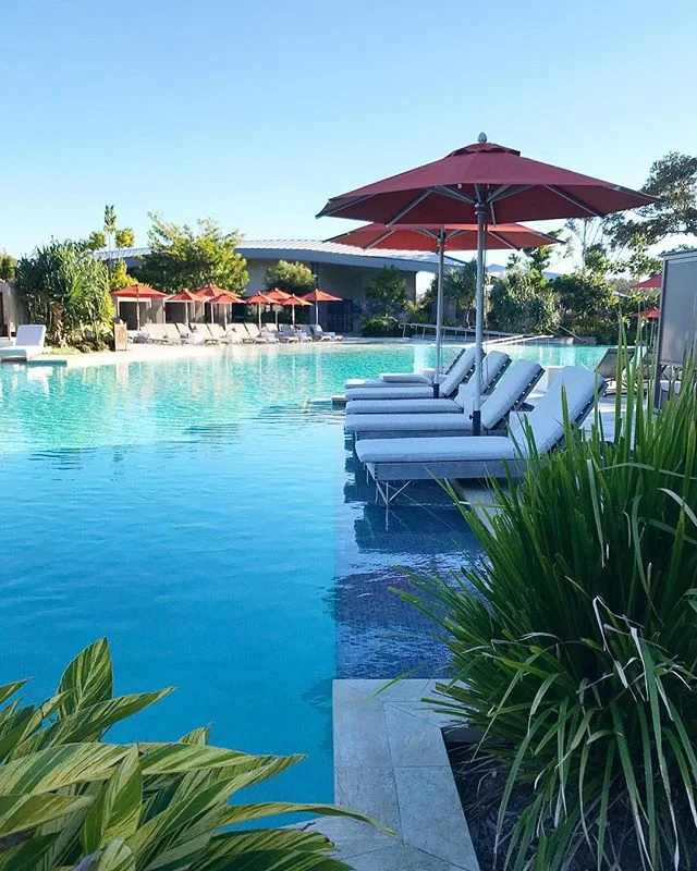 SWIM UP:: Poolside mornings at @elementsofbyron, warm water, bookable cabanas👌🏼