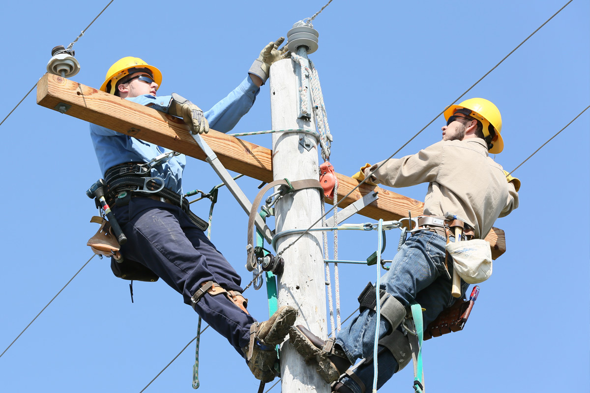 powerline poles_4c220e64d46f7_hires.jpg