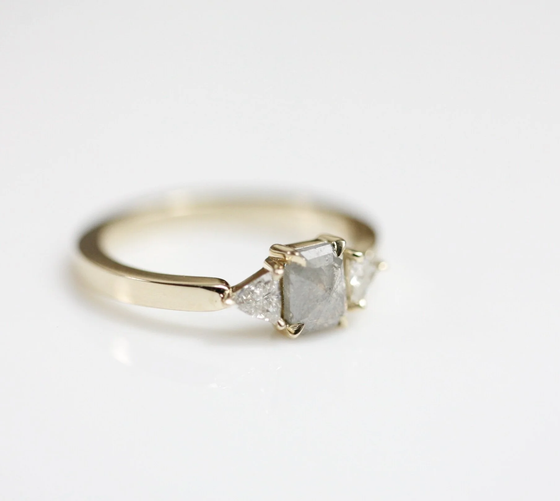 BC0B30E5-387B-4595-B32C-253076241895