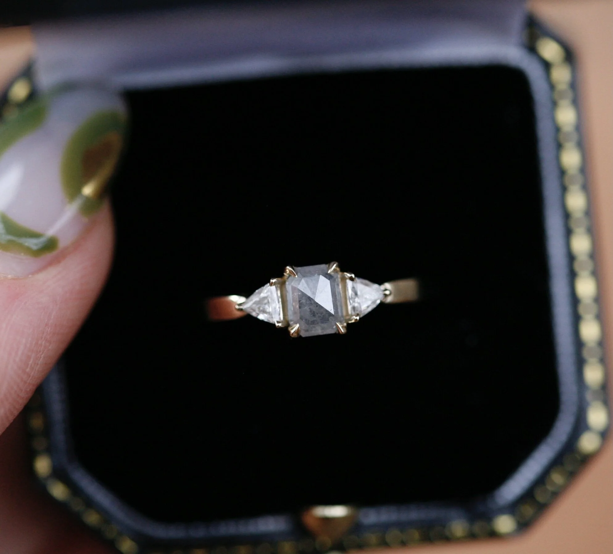 F8271211-36FD-402C-8BEF-6F83FE06DD7B