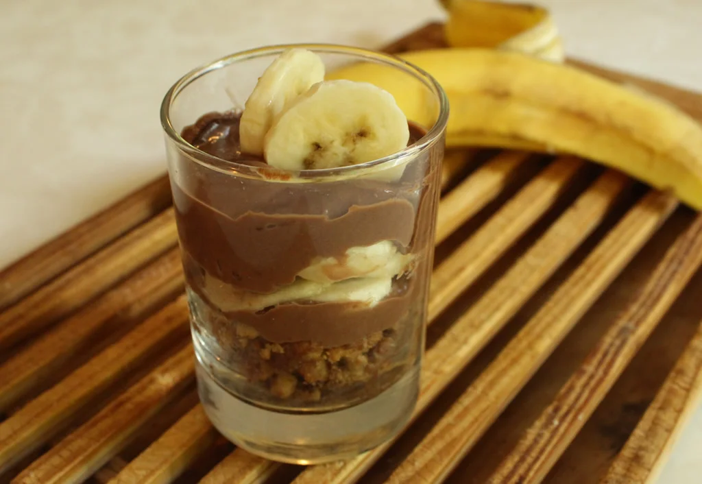 Banana and Chocolate Cheesecake Pots #carolinesfamilymeals