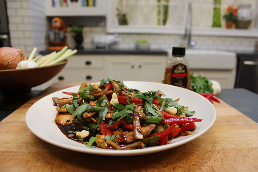 Asian Chicken Stir Fry with Sweet Basil and Cashew Nuts