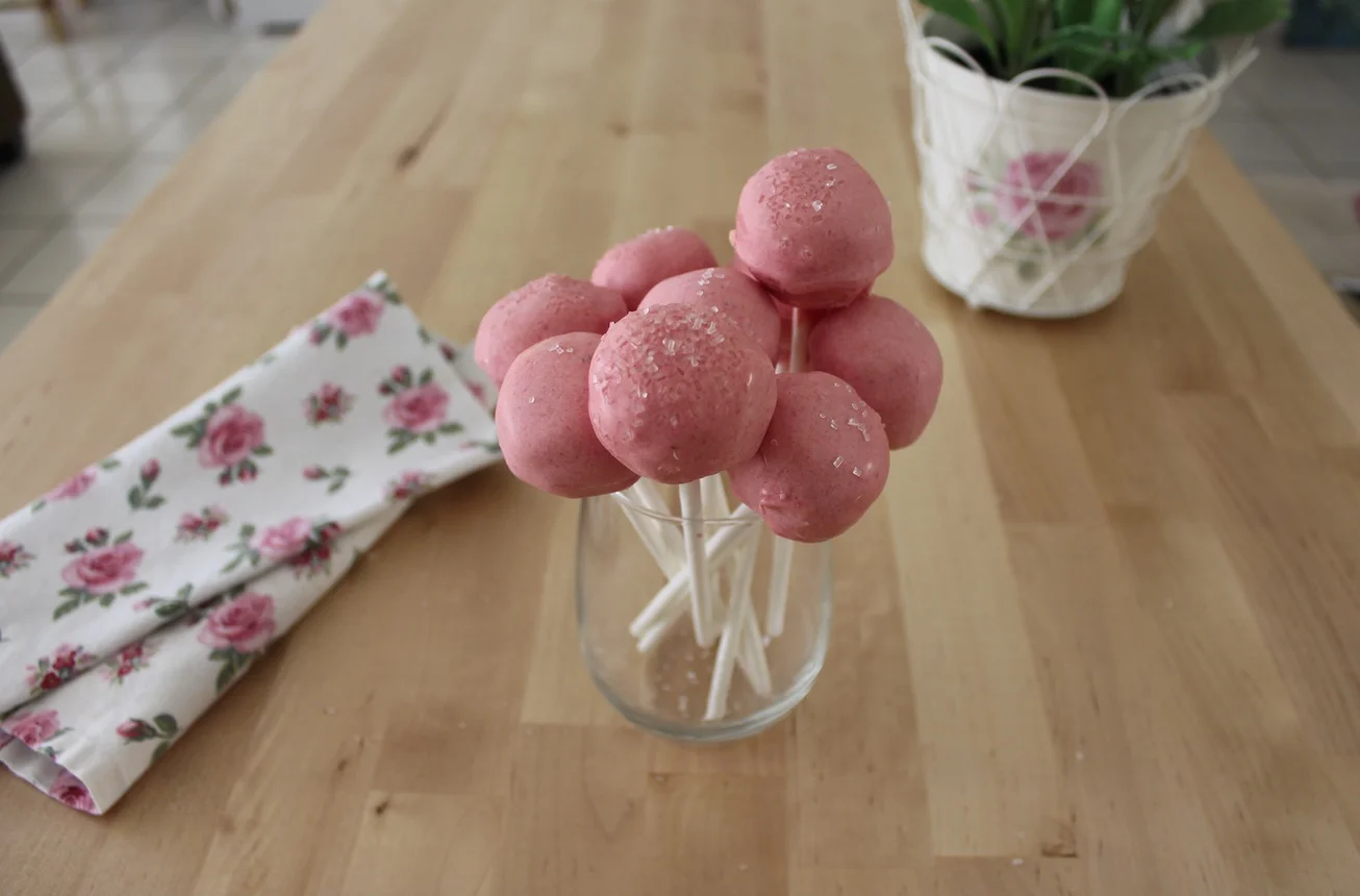 Pink Birthday Cake Pops - Like the ones in Starbucks!