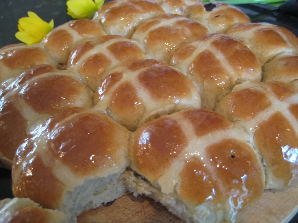 simple hot cross buns recipe