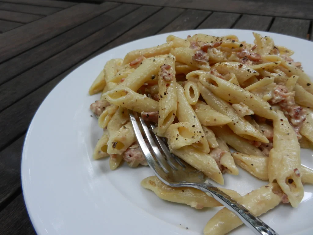 Penne pasta with cream and bacon recipe