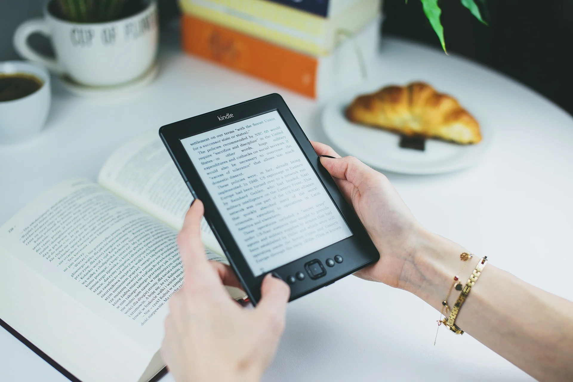 kindle-2616647_1920.jpg