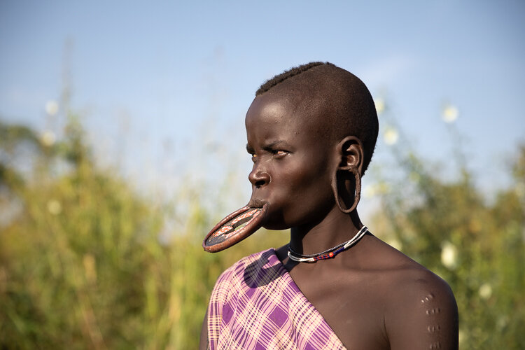 A women with a lip plate from the Mursi Tribe