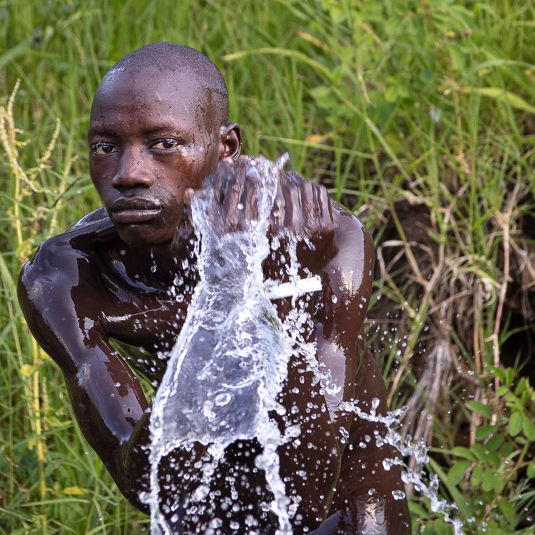 African_Suri_tribe_men_portraits-2.jpg