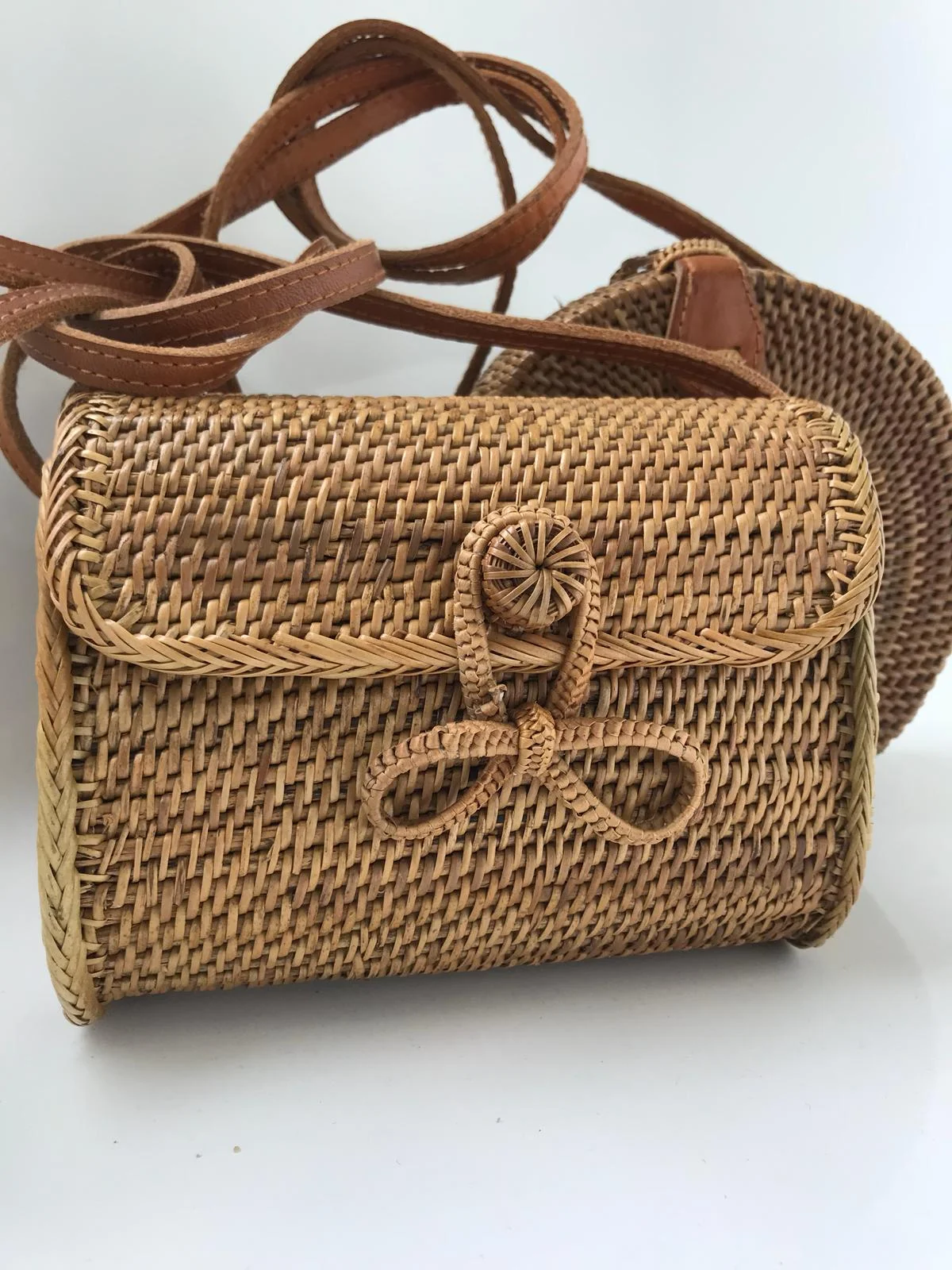 RATTAN BAG WITH BOW CLASP — NOMADIC