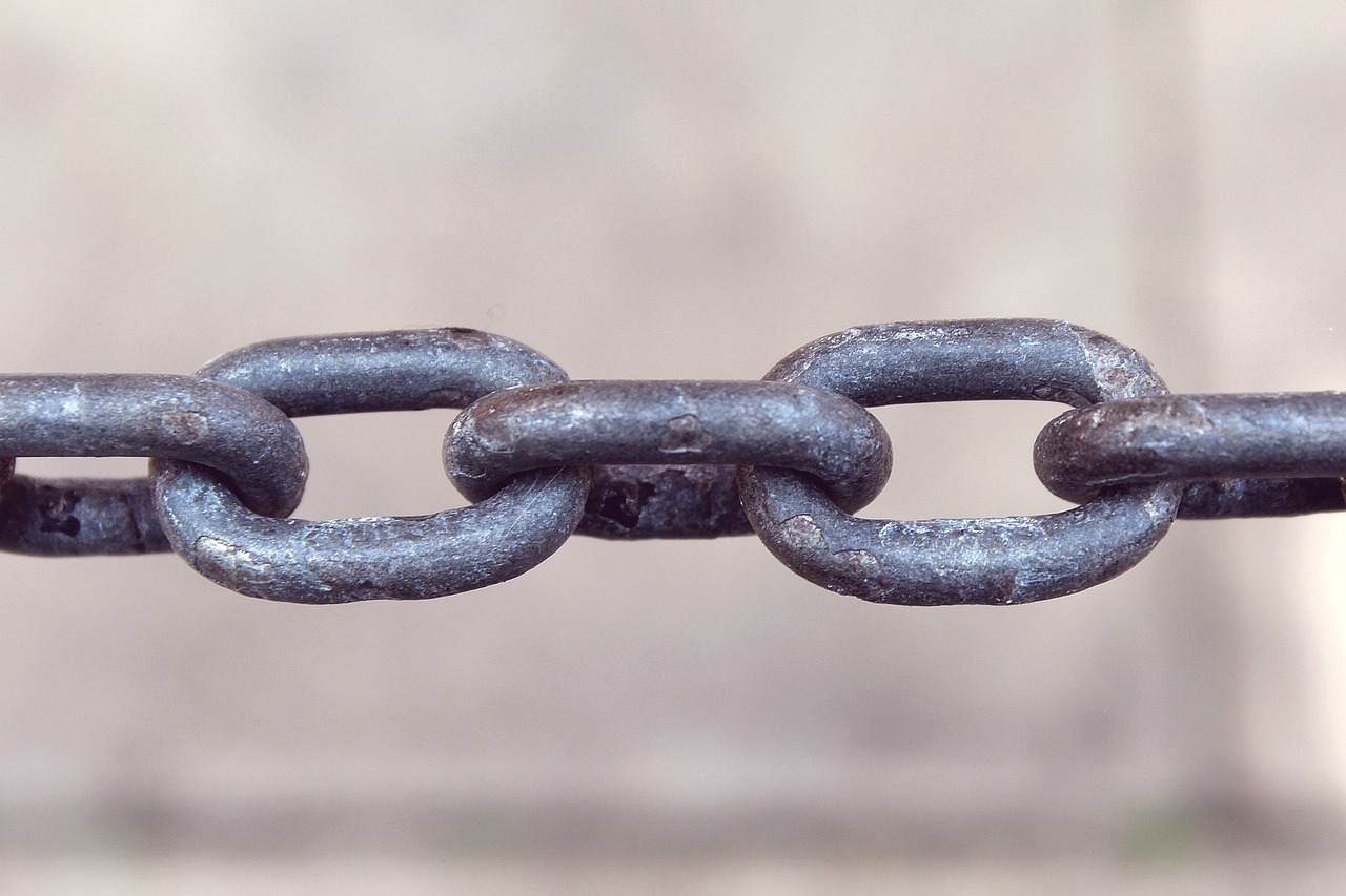 5 Tips to Avoid Getting Stuck in a Property Chain-Wreck