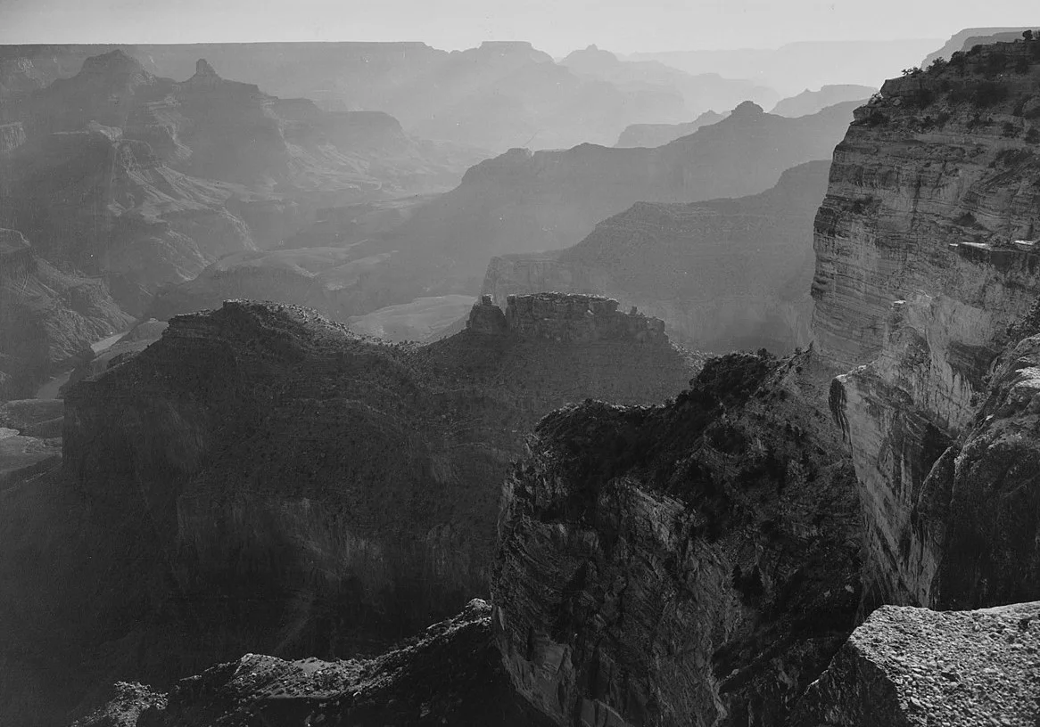 B 1200px-View,_looking_down,__Grand_Canyon_National_Park,__Arizona,_1933_-_1942_-_NARA_-_519879.jpg