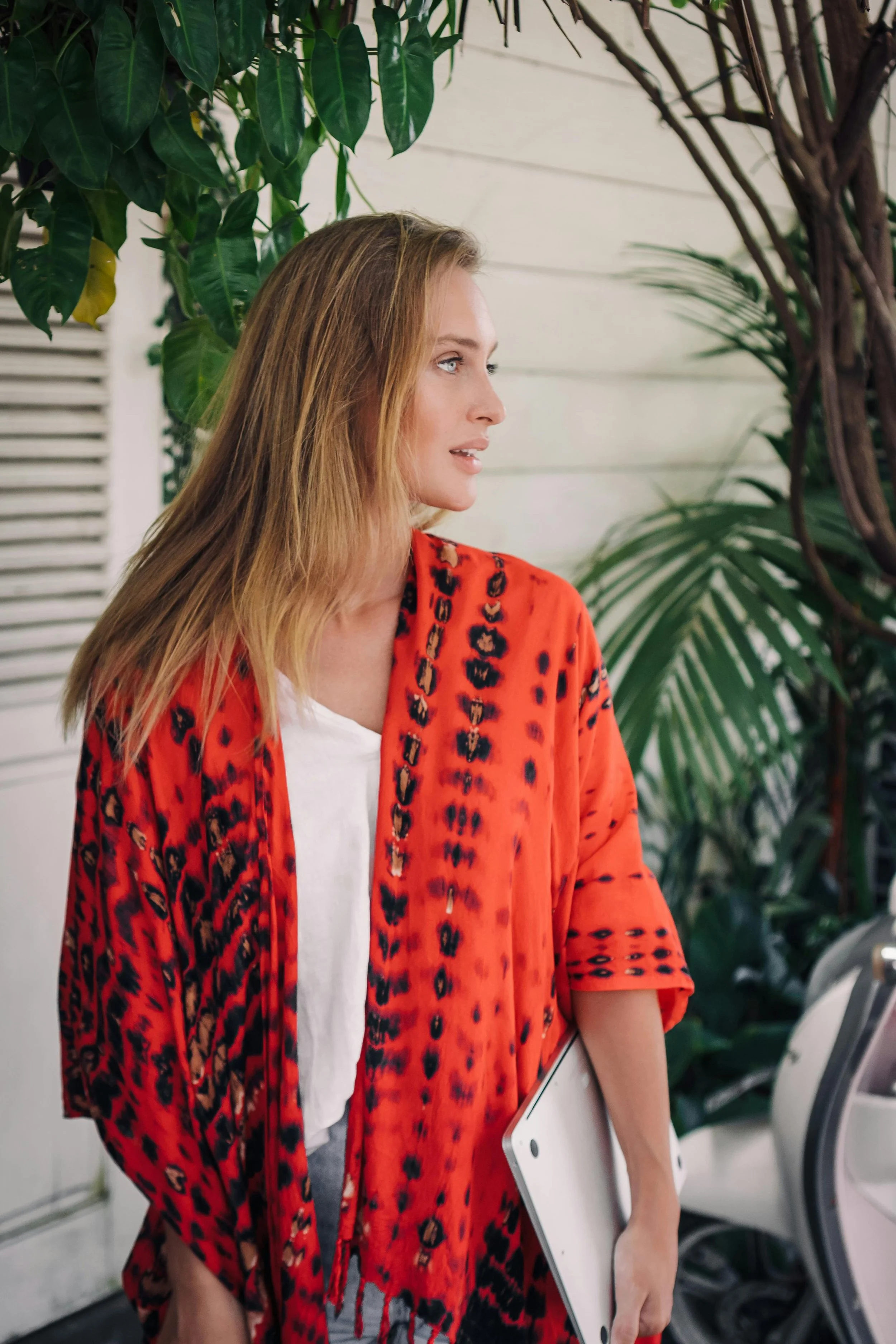 Inspiration image of a woman with clean, refreshed hair, representing the easy, on-the-go express services offered at Cosmic Beauty Hawaii