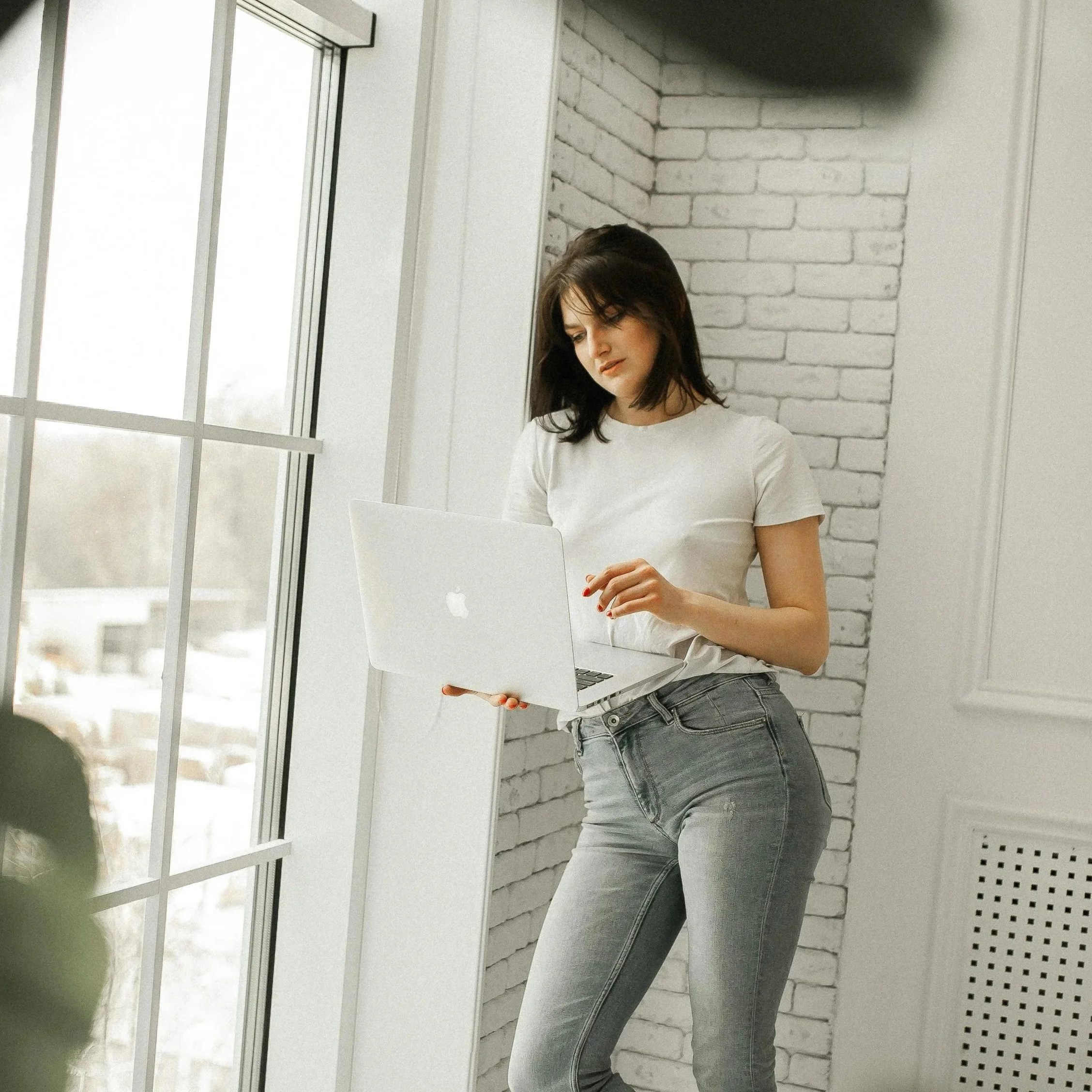 Relaxed woman with smooth, shoulder-length haircut — showcasing the low-maintenance, professional haircut styles available at Cosmic Beauty Kapolei.