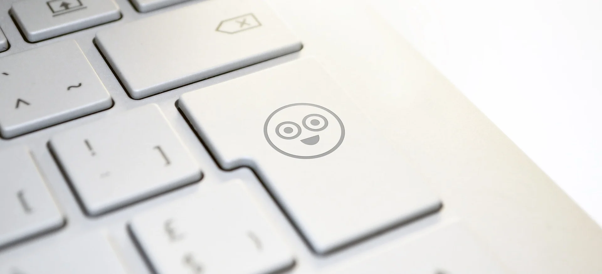smiley-3692442_1920.jpg