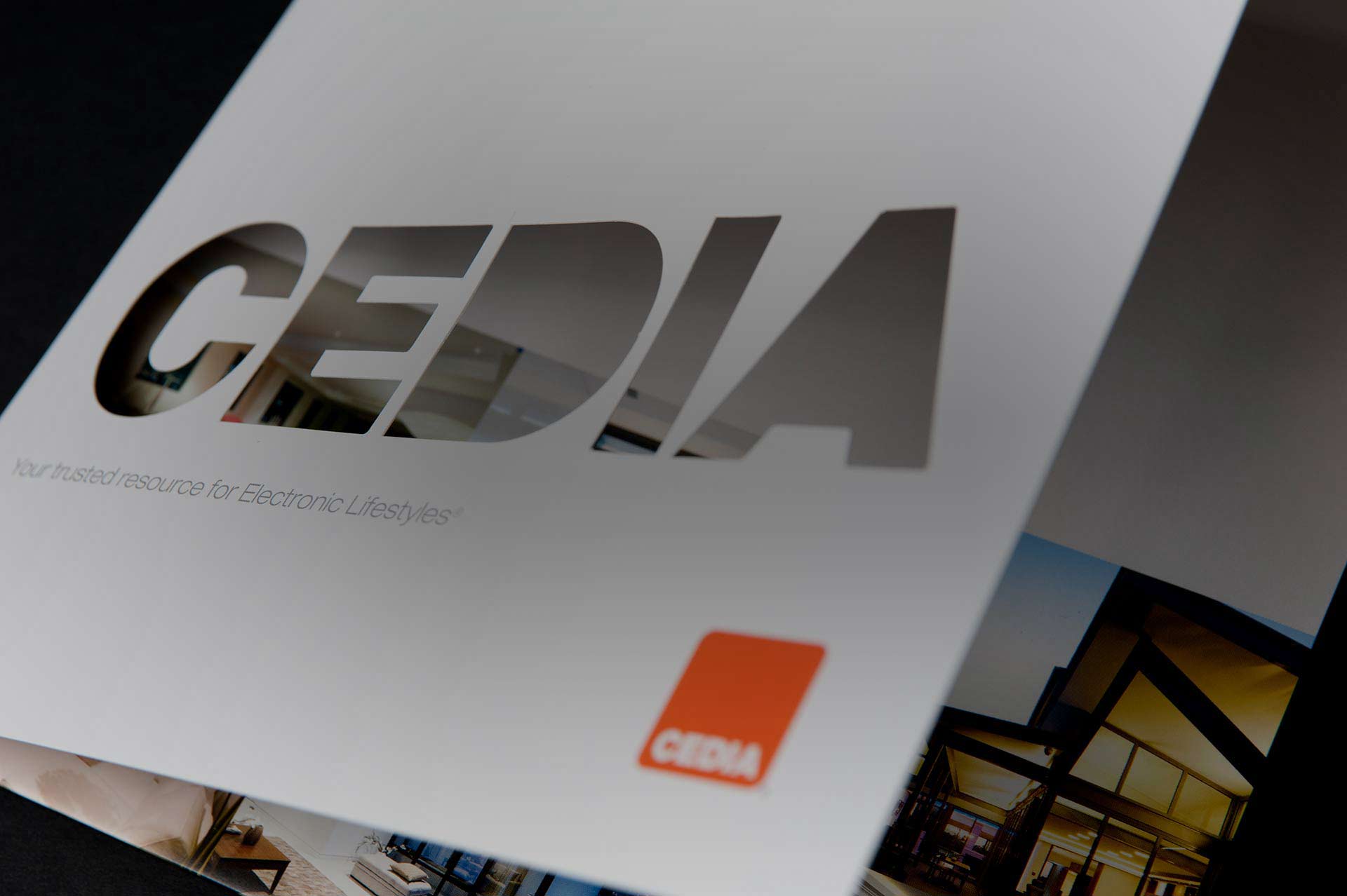 cedia-folder2dark.jpg