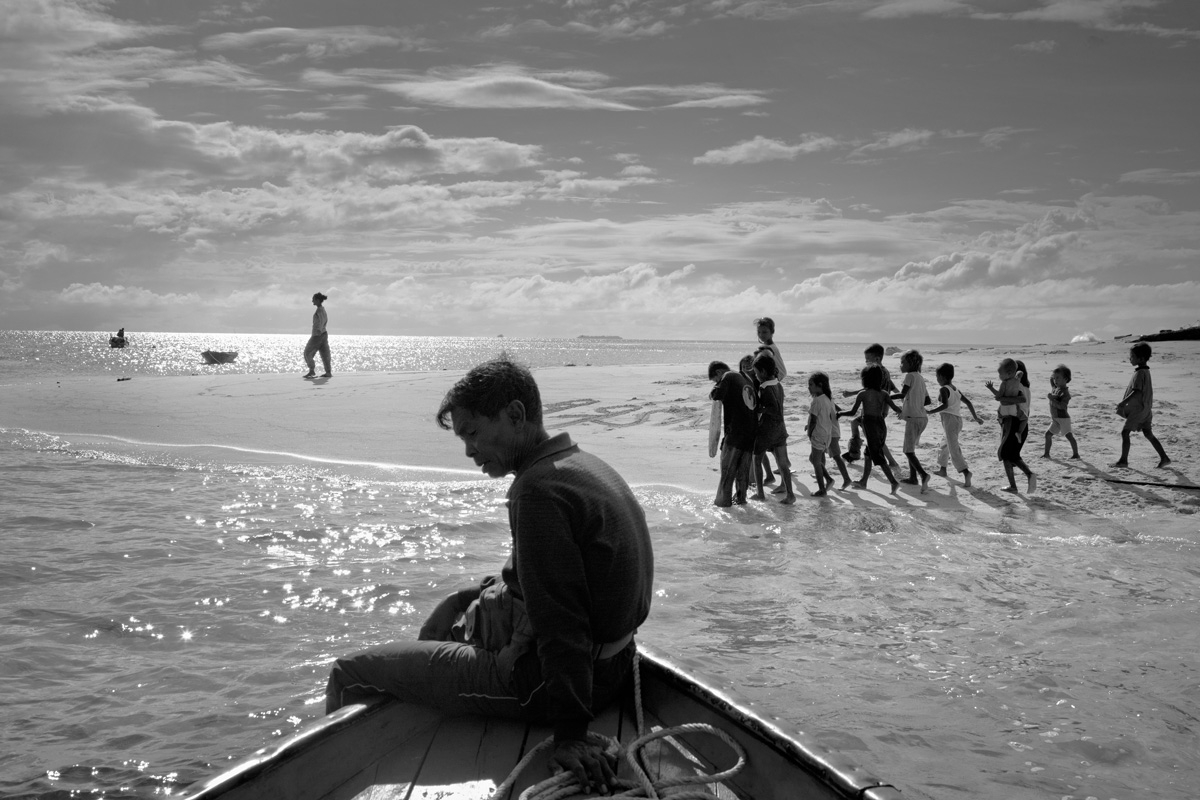 Li Jie Li Jie's "At Sea" series was shot over the course of eight trips to the eastern coast of Malaysia from 2009 to 2012. In contrast to Li's previous, strongly narrative work, his "At Sea" photographs are calm, expansive, and somewhat cold, reflecting his inner world. "In depicting the ocean, there are no terrifying waves; there are only the rhythms of a simple life. The sheer ordinariness warms your heart"...