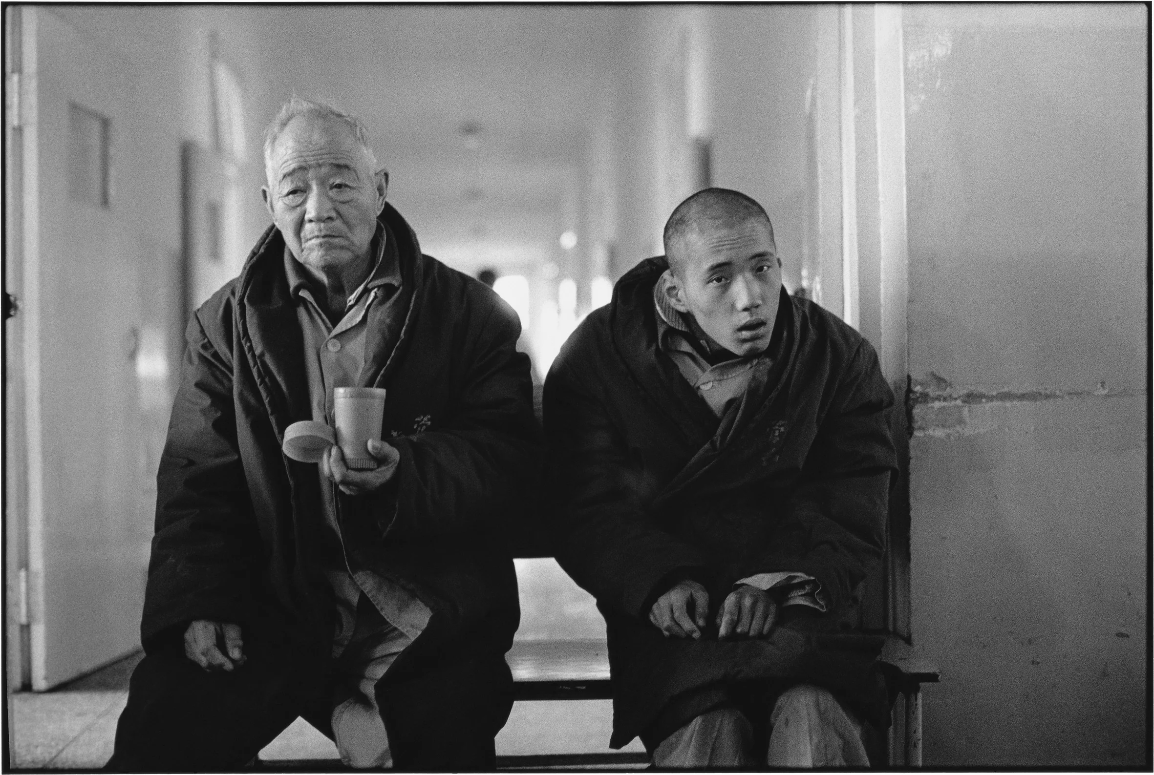 села запустение. забытые деревни с людьми в россии. забытые люди видео. страшная деревня. разрушенный дом в деревне в войну.