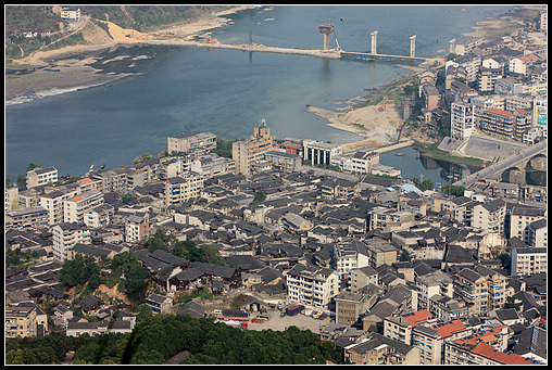 Hongjiang: A View of the City