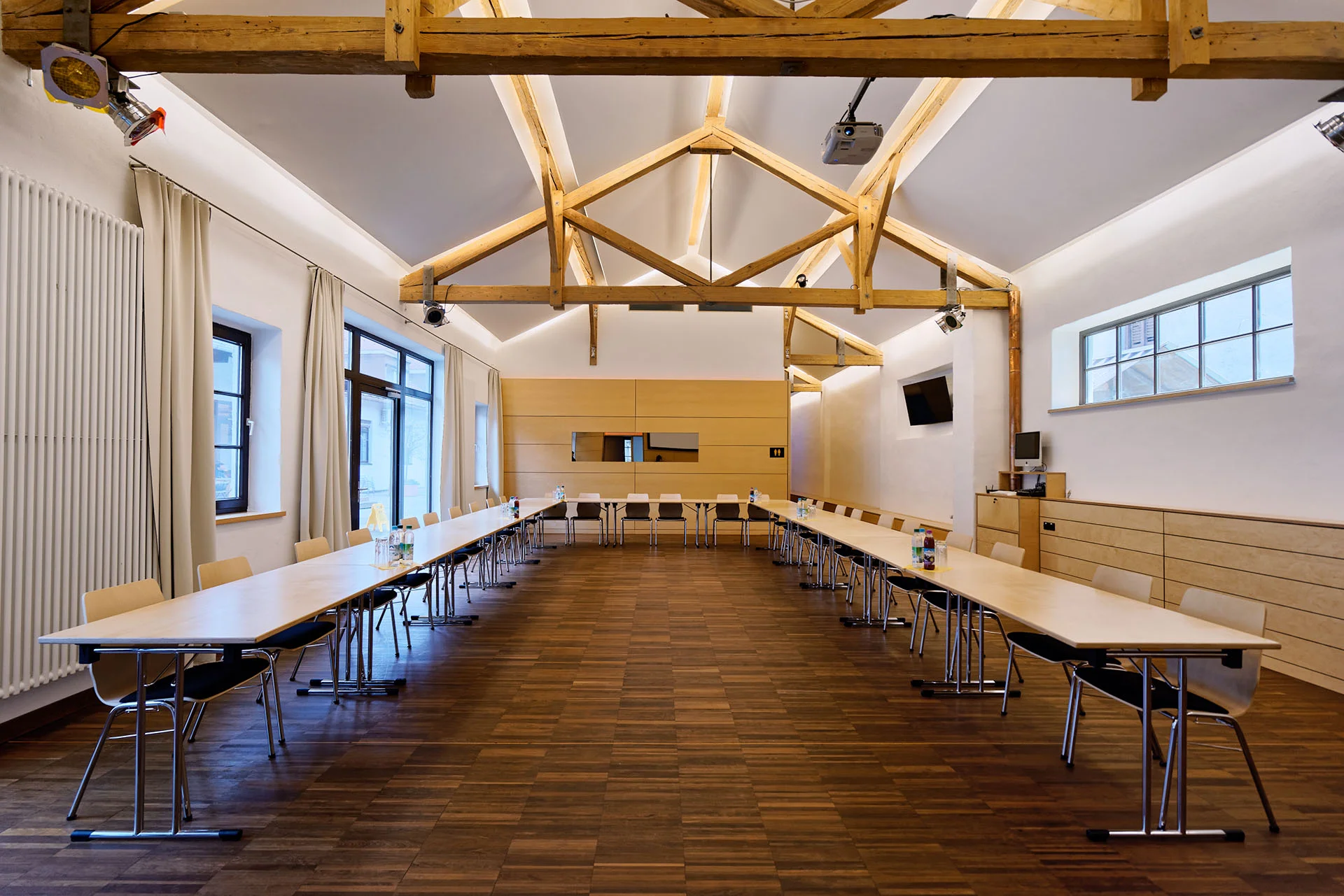 05_Atelier_U-Bestuhlung_Retouch_vers2.jpg