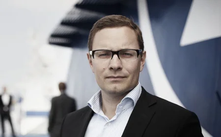 Poul Ørsted Bredesgaard Dir.: +45 4021 4262 Prior to founding Navitaship, Poul held positions as Director and Head of Specialised Tonnage at Maersk Broker, as well as various management positions worldwide with Nordana/Weco.