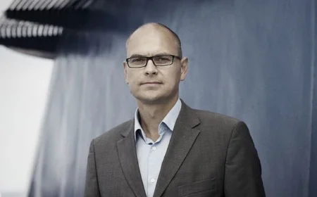 Niels Galatius Andersen Dir.: +45 5356 5691 Has held Management positions across the globe for A.P. Møller and latest as Director and Head of Container/MPP - S&P/Newbuilding with Maersk Broker prior to founding Navitaship.