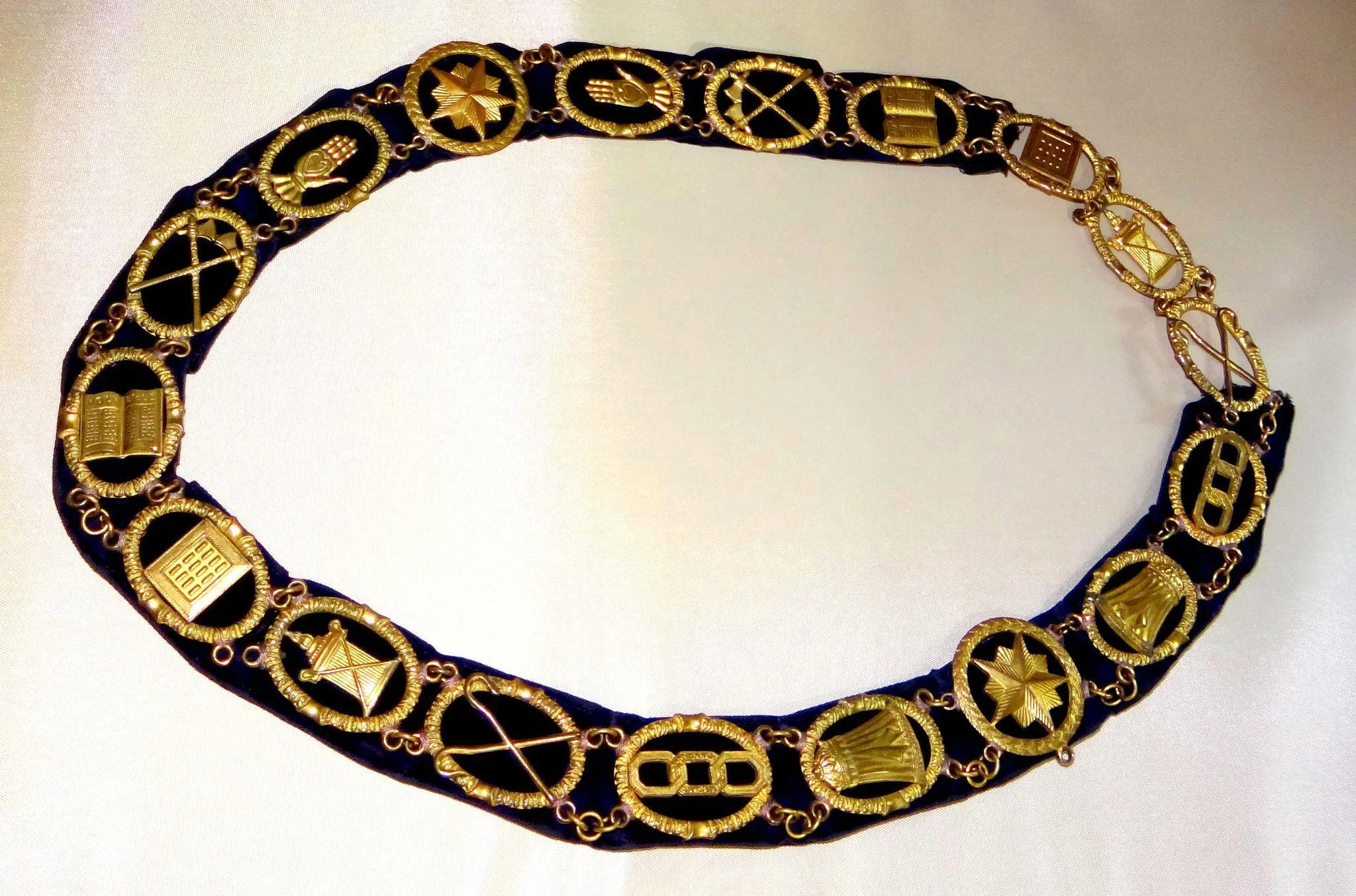 I.O.O.F. Independent Order of Odd Fellows Brass & Velvet Sash