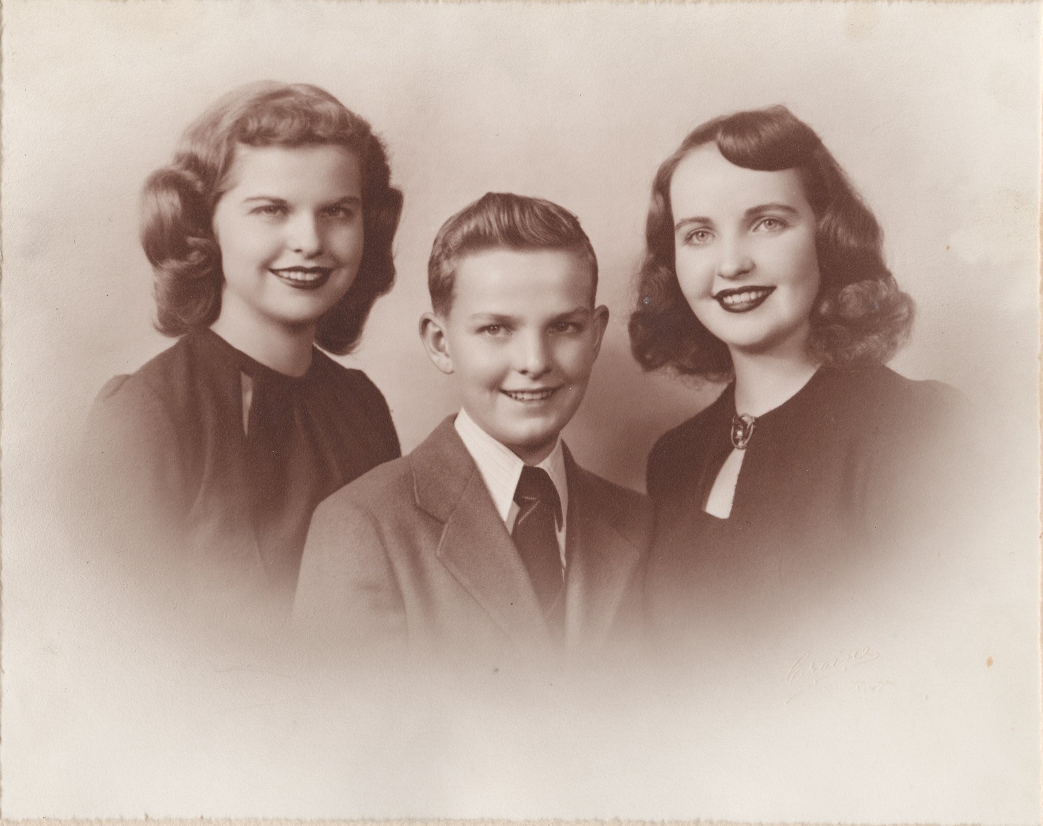 Betty with siblings early 1940s