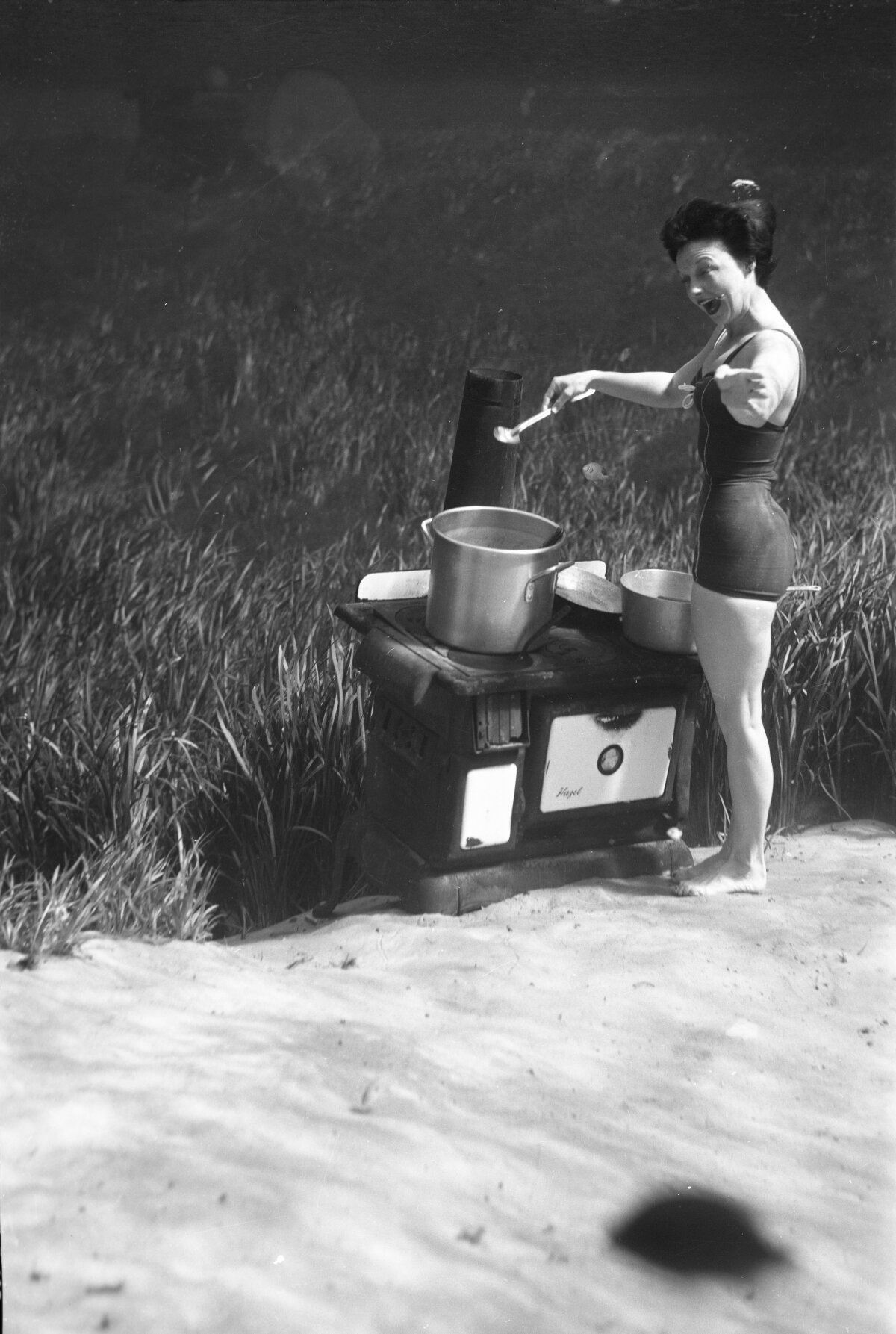 Model cooking on the stove underwater at Silver Springs.