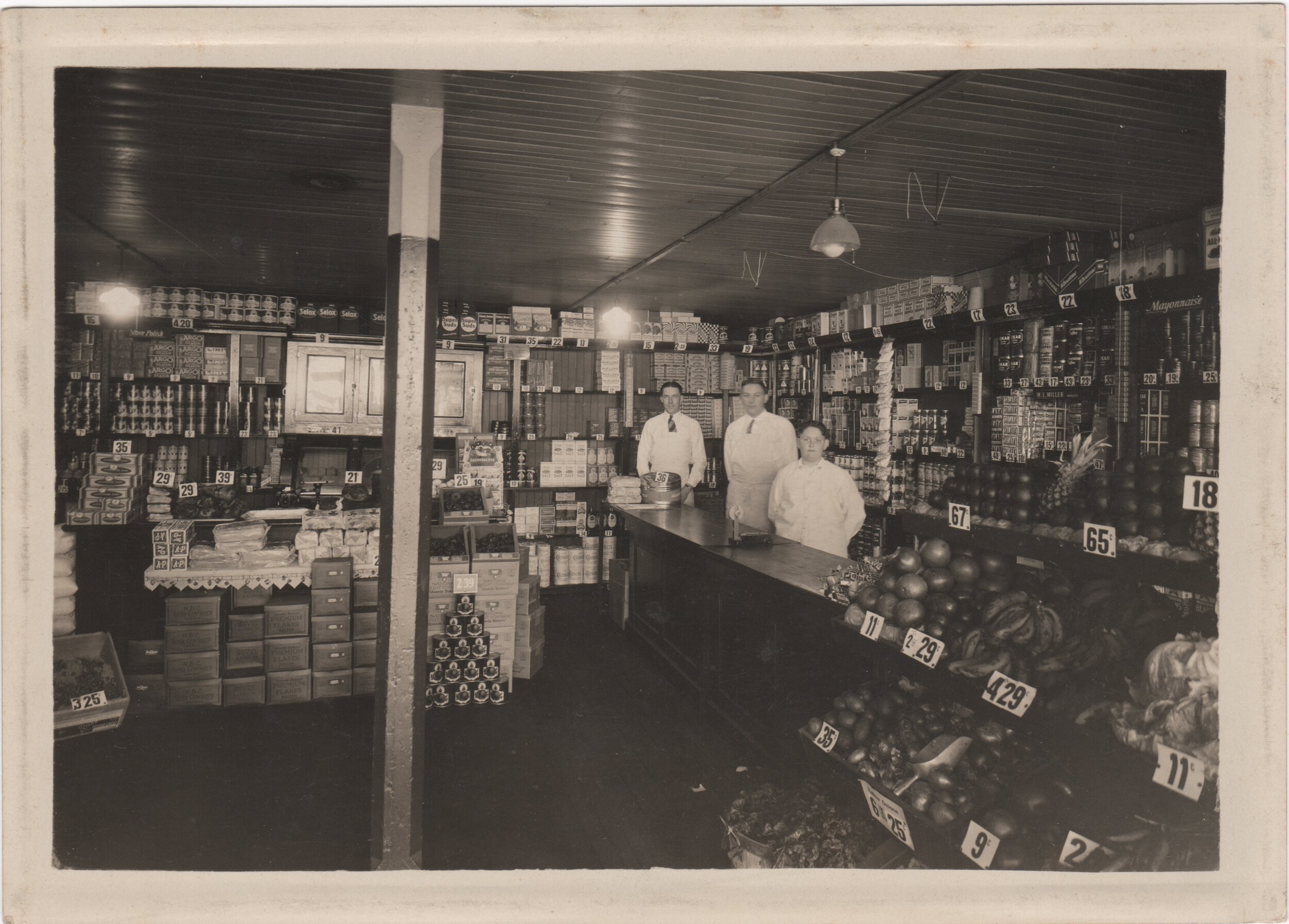 "Where Economy Rules": Vintage 1930s A&P Grocery Store