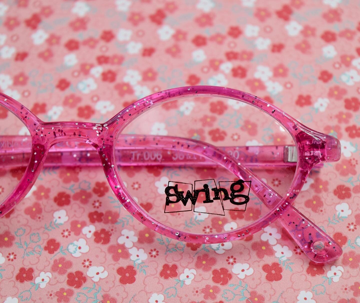 One of model TR006&rsquo;s new colors! How cute is this pink glitter??!?💗
📸: TR006 Col.10s 
.
.
.
#tekaeyewear #glasses #eyefashion #eyewear #eyewearstyle #lovemyglasses #eyeblogger #luxuryeyewear #optician #optical #eyestyle #fashionglasses #igfas
