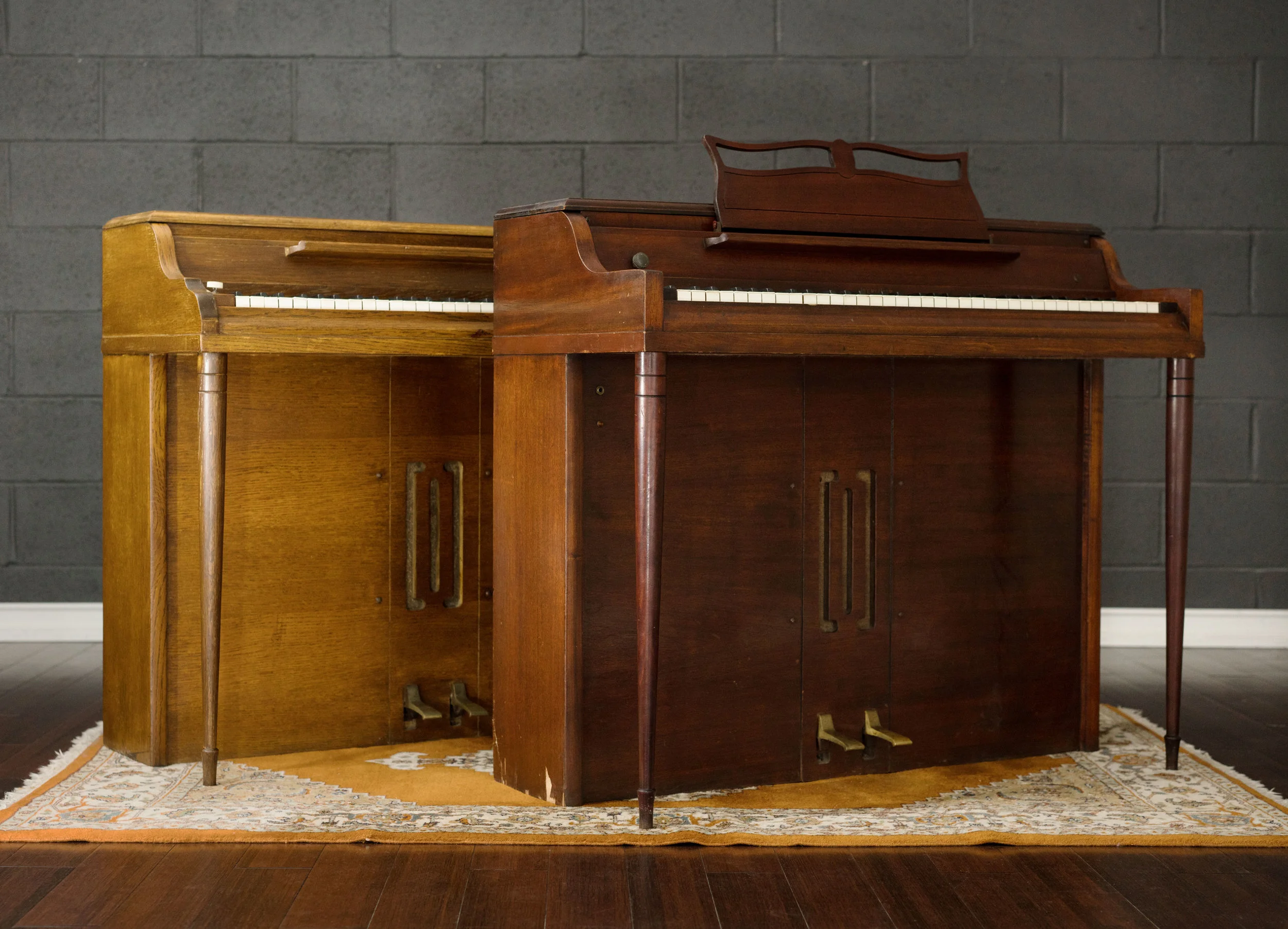 Wurlitzer-700-light-and-dark.jpg